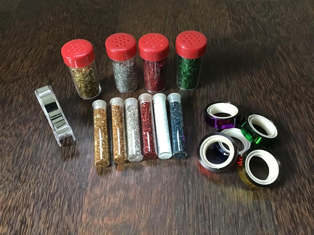 10x Glitters en 6 rolletjes tape + houder, Ophalen of Verzenden, Zo goed als nieuw