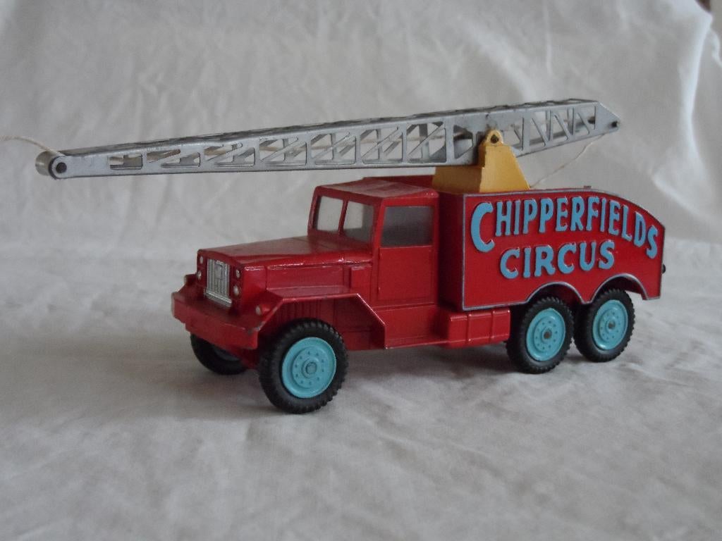 Corgi Toys International 6x6 Truck Chipperfields 1121, Ophalen of Verzenden, Gebruikt, Auto, Dinky Toys
