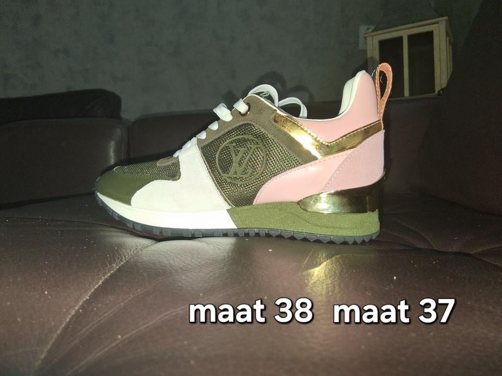 Te koop louis vuitton sneakers dames, Kleding | Dames, Schoenen, Zwart, Louis Vuitton, Ophalen of Verzenden, Sneakers of Gympen