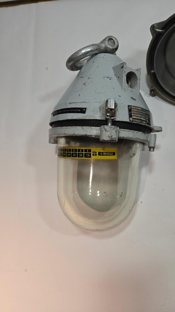 2 Industriële Hanglampen Jaren 70 – Tsjechië – E27 Fitting, Gebruikt, Ophalen of Verzenden, Glas, Minder dan 50 cm