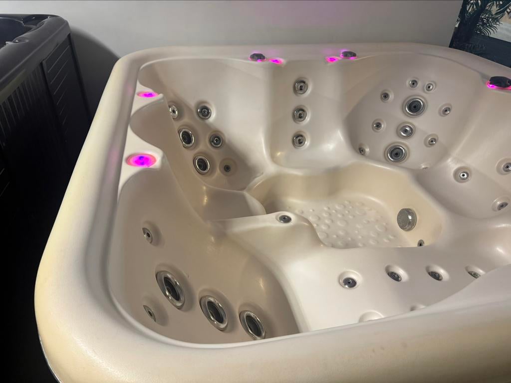 Jacuzzi balboa Groot model ! Koopje!, Ophalen, Zo goed als nieuw, Pomp