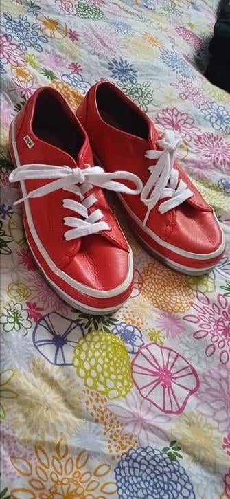 Prachtige Wolky sneakers maat 37 rood zgan, Ophalen of Verzenden, Zo goed als nieuw, Rood, Sneakers of Gympen