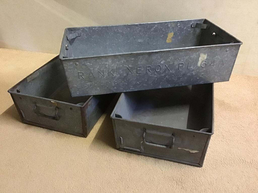 Industriele Metalen stapelbakken 60x30x15cm vintage, Gebruikt, 50 tot 75 cm, Ophalen of Verzenden, Minder dan 40 cm