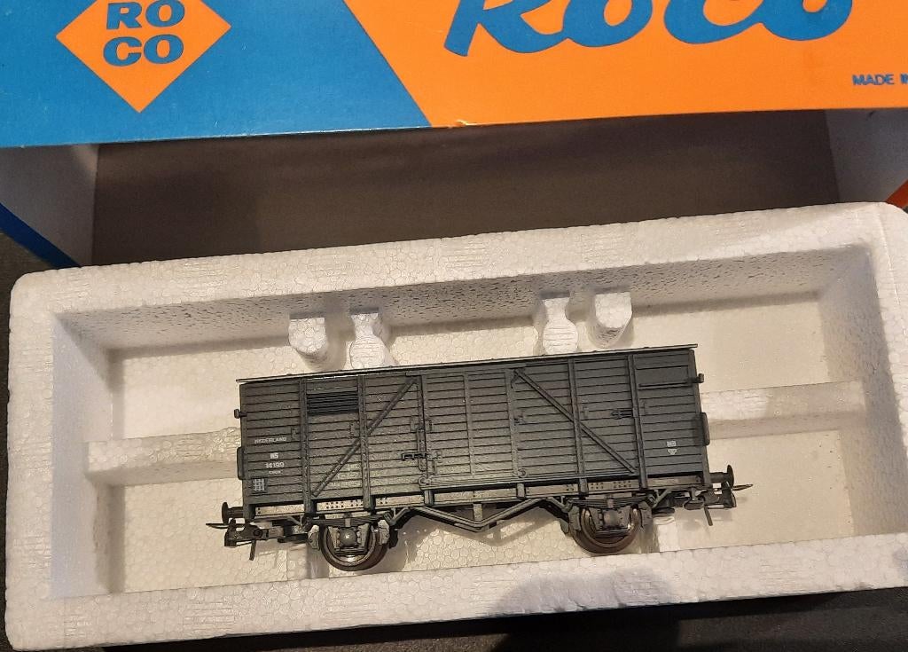 Roco hO  gesloten goederenwagon NS, Gebruikt, Gelijkstroom, Wagon, Ophalen of Verzenden