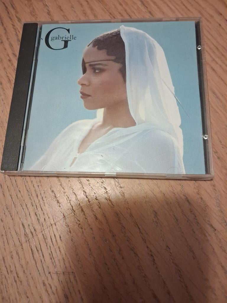 Gabrielle, Verzenden, Gebruikt