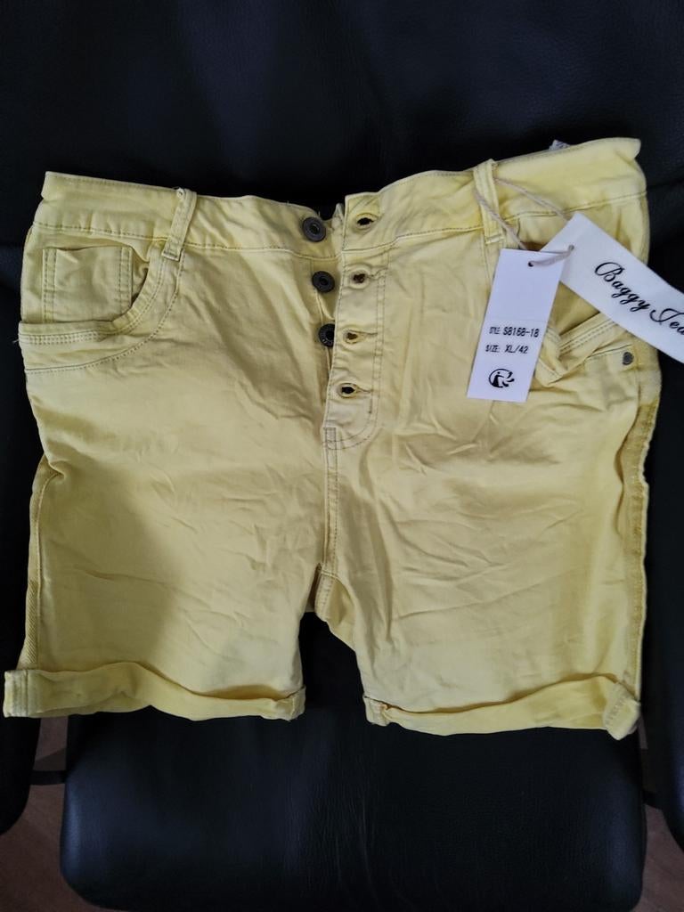 Leuke gele korte broek - Jewelly maat XL, Kort, Geel, Maat 42/44 (L), Nieuw