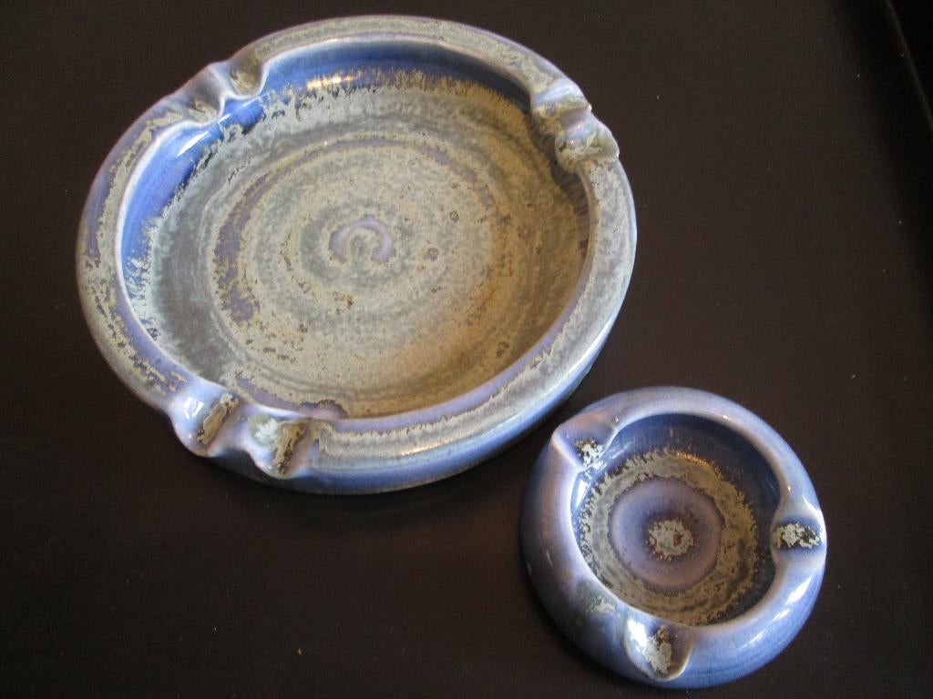 2 Verschillende Asbakken Blauw Keramiek Ellen Bendegom Gaaf, Ophalen