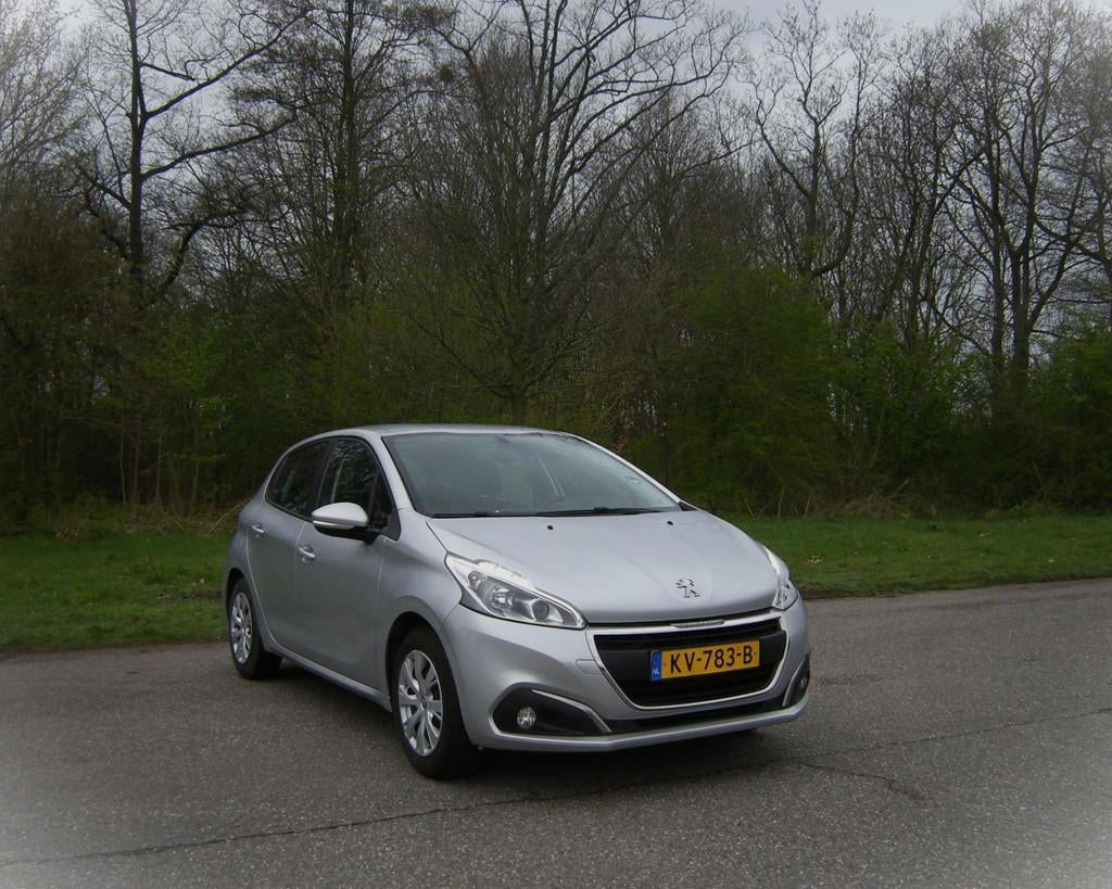Peugeot 208 1.2 PureTech Blue Lion 5 Drs . Airco . Carplay ., Auto's, Voorwielaandrijving, Stof, Gebruikt, 1199 cc