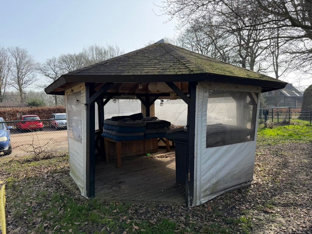 Robuust prieel met houten dak en zijwanden, Ophalen of Verzenden, Gebruikt, Tuinpaviljoen