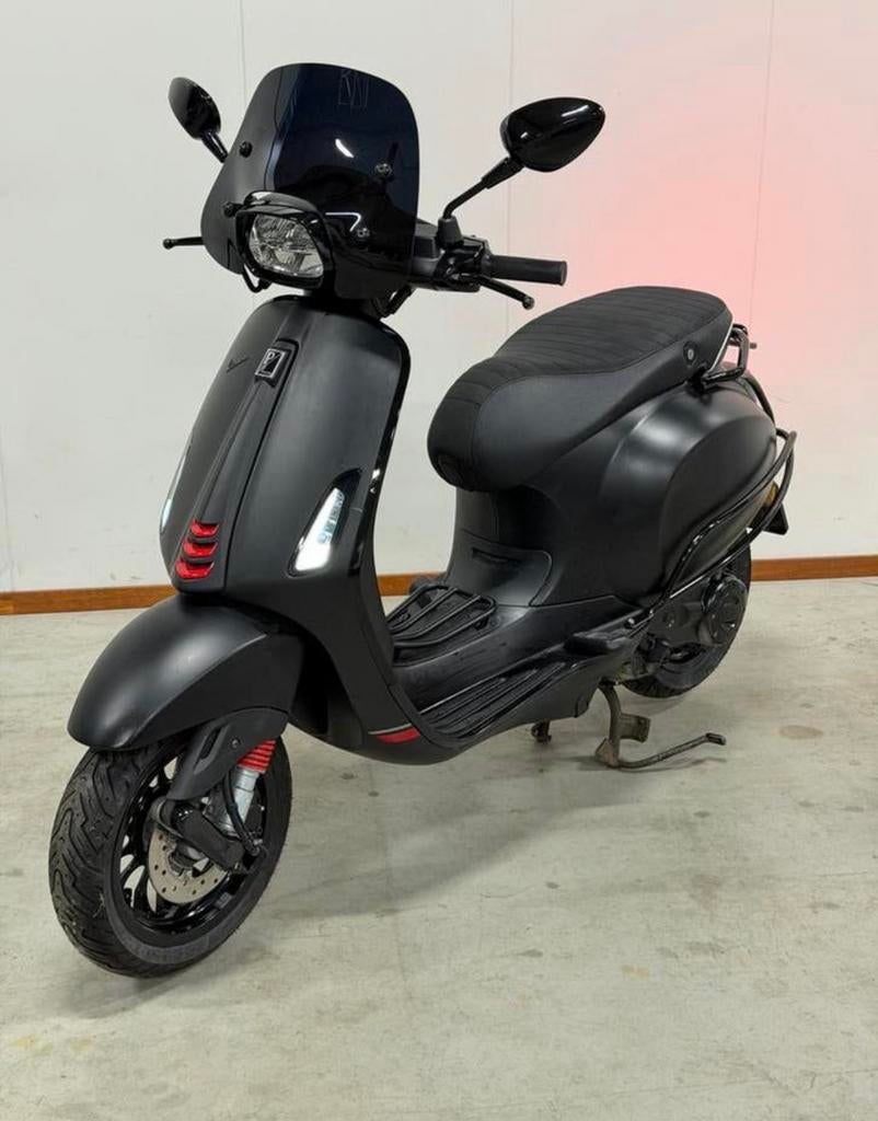Vespa Sprint 2021! NOTTE ! Brom ! Led! 7000KM, Overige modellen, Ophalen of Verzenden, Zo goed als nieuw, Benzine