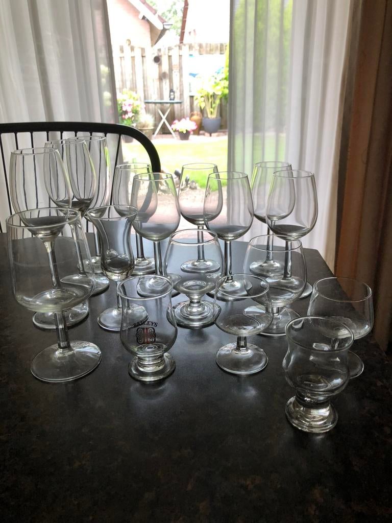 Verschillende glazen  ongeveer 17 stuks, Ophalen of Verzenden, Zo goed als nieuw, Overige typen