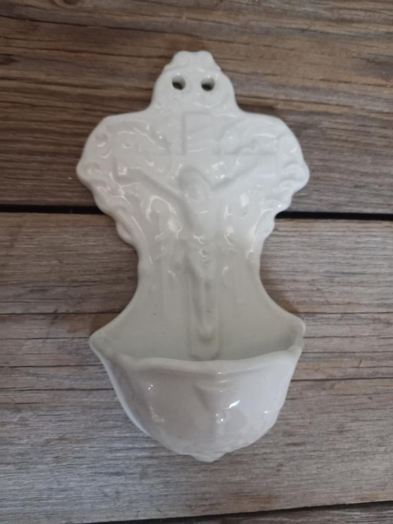 Wit geglazuurd wijwaterbakje van Petrus Regout, Maastricht., Antiek en Kunst, Antiek | Religie, Ophalen of Verzenden