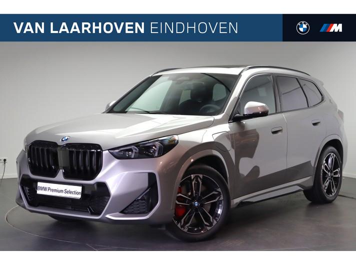 BMW X1 xDrive25e M Sport Automaat / Panoramadak / Trekhaak /, Auto's, BMW, 136 pk, Met garantie (alle), Bedrijf, Vierwielaandrijving