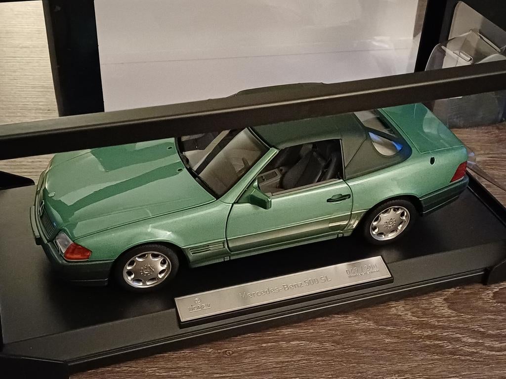 Norev Mercedes R129 500 SL Nelkengrün Metallic Gelimiteerd, Ophalen of Verzenden, Nieuw, Auto, Norev