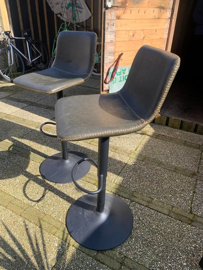 Barkrukken (groen), 2 stuks, in hoogte verstelbaar, Ophalen, Gebruikt, In hoogte verstelbaar, 60 tot 90 cm