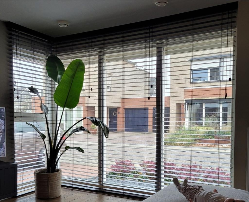 4 zwarte houten jaloezieën 65mm abachi hout, ook per stuk, Ophalen, Gebruikt, 200 cm of meer, Zwart