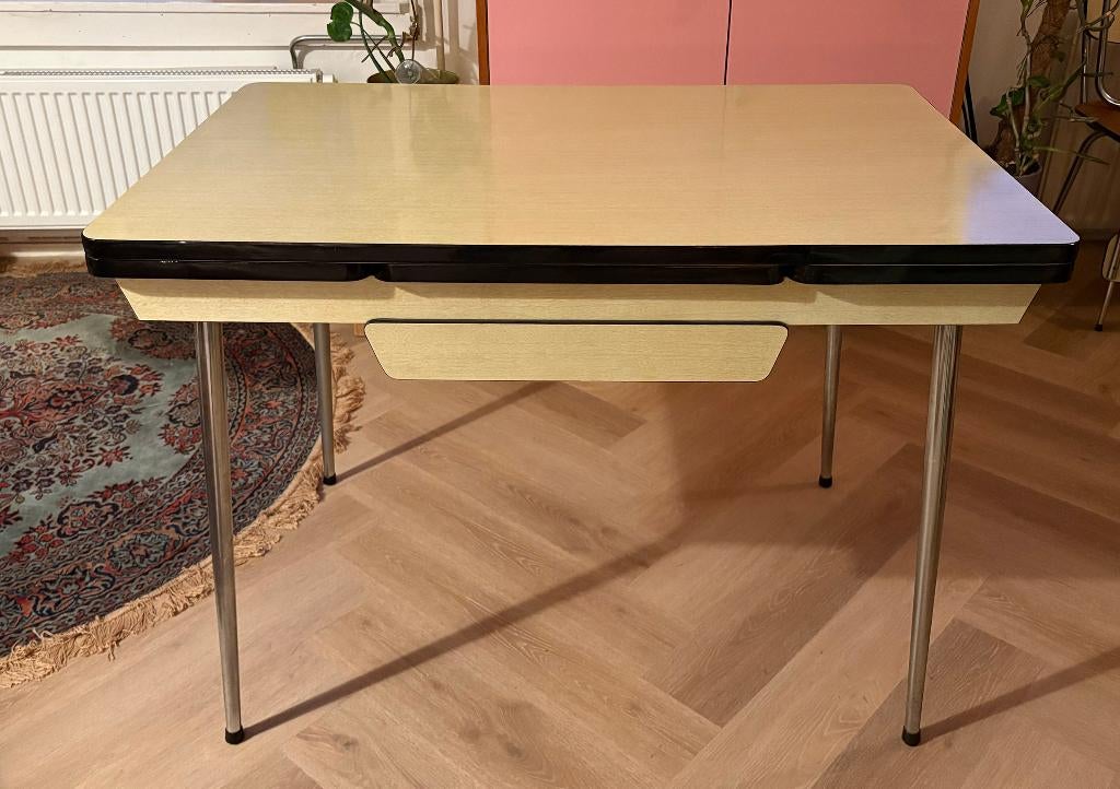Vintage formica eettafel (uitschuifbaar) met 4 stoelen, Huis en Inrichting, Tafels | Eettafels, Ophalen, Gebruikt, 100 tot 150 cm