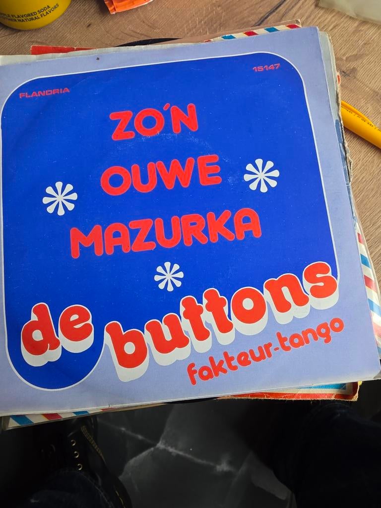 De Buttons - Zo'n Ouwe Mazurka / Fakteur-Tango (Single), Gebruikt, 7 inch, Single, Ophalen of Verzenden