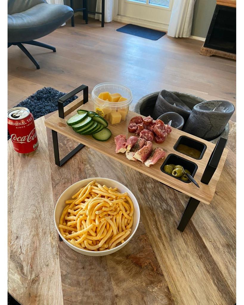 Leuke serveerplank met 2 bakjes, Huis en Inrichting, Gebruikt, Hout, Snij-/serveerplank, Ophalen of Verzenden