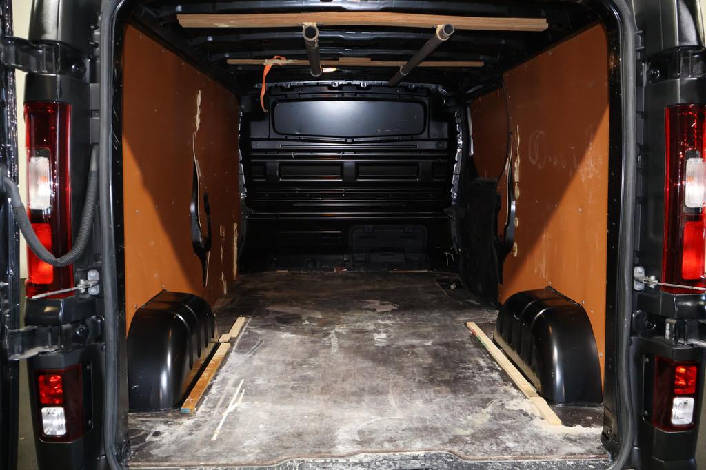 Renault Trafic 2.0 dCi 120pk L2 H1 Airco Navigatie, Voorwielaandrijving, Stof, Gebruikt, Euro 6