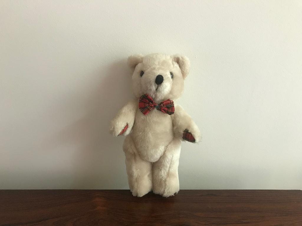 Leuke beer met strik  “ Schotse “ ruit details, Ophalen of Verzenden