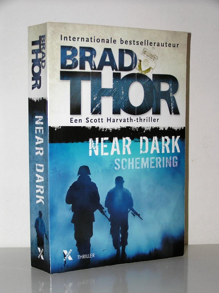 Brad Thor - Schemering (een Scott Harvath thriller), Boeken, Thrillers, Ophalen of Verzenden, Zo goed als nieuw