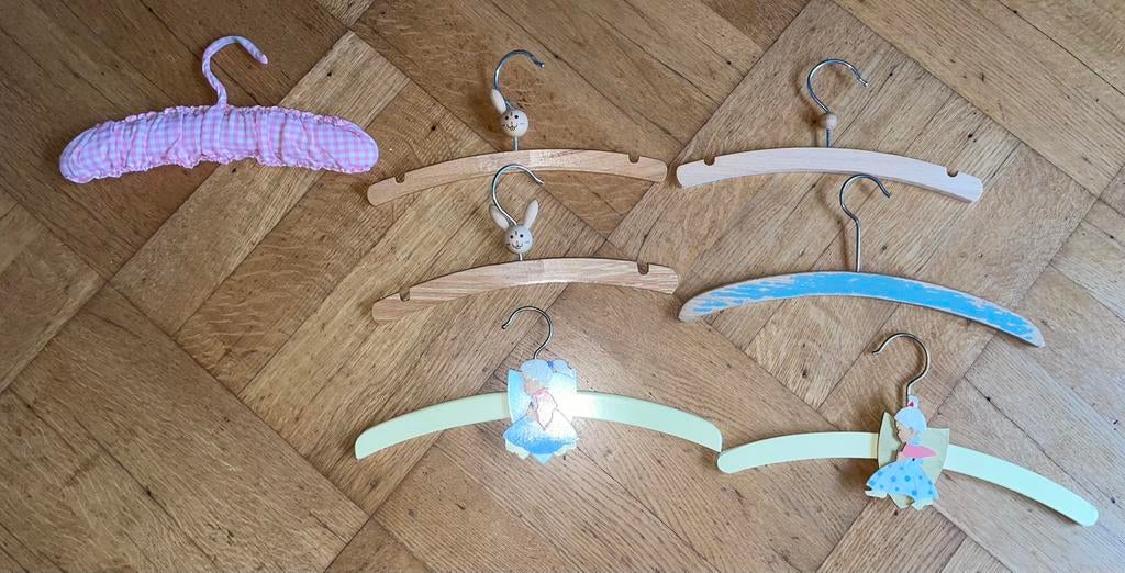 houten babyhangers kledinghangers baby kind hout, Kleding | Dames, Kledinghangers, Ophalen of Verzenden, Zo goed als nieuw