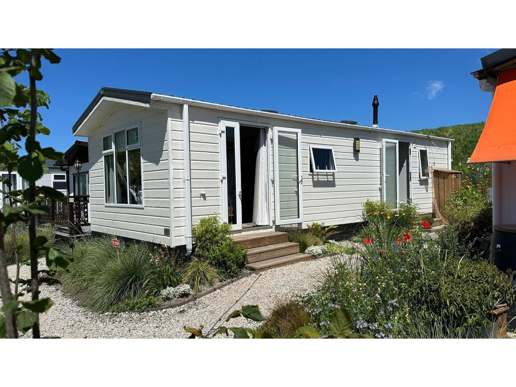 Chalet te koop bij vaarwater in Noord-Holland! R#52R, Tot en met 4