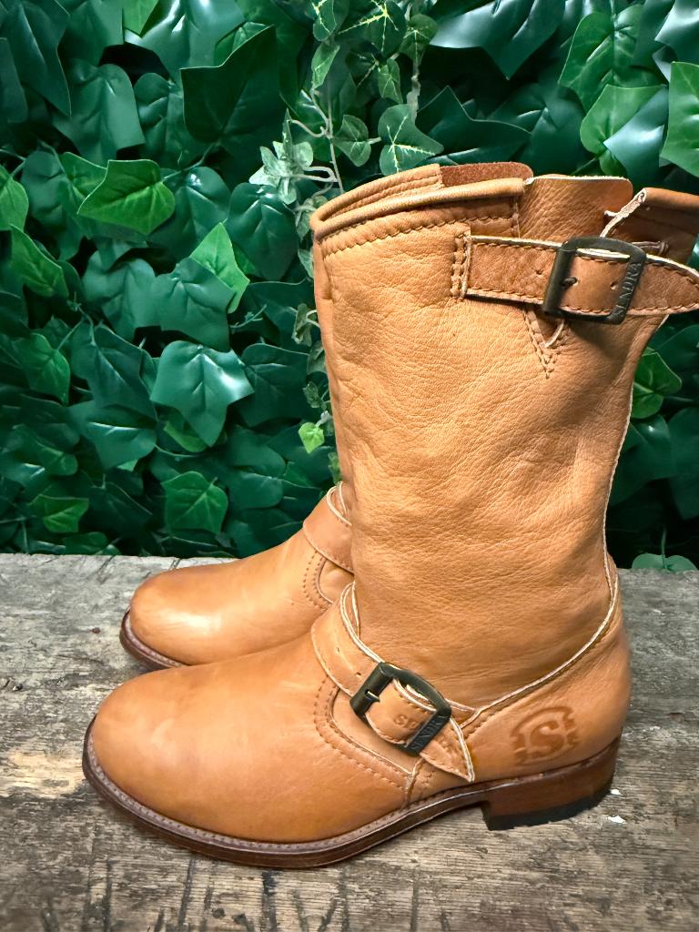 gewoon Nieuwe mooie biker boots van Sendra maat 38, Kleding | Dames, Schoenen, Bruin, Nieuw, Ophalen of Verzenden, Sendra