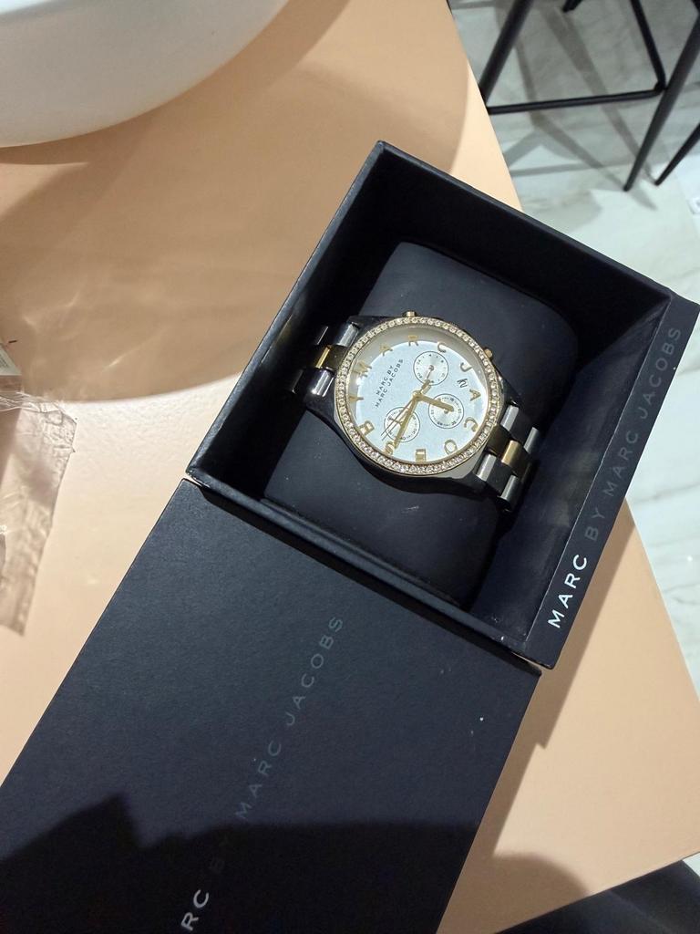 Marc Jacobs Horloge - Stijlvol en Elegant, Staal, Polshorloge, Zo goed als nieuw, Met strass