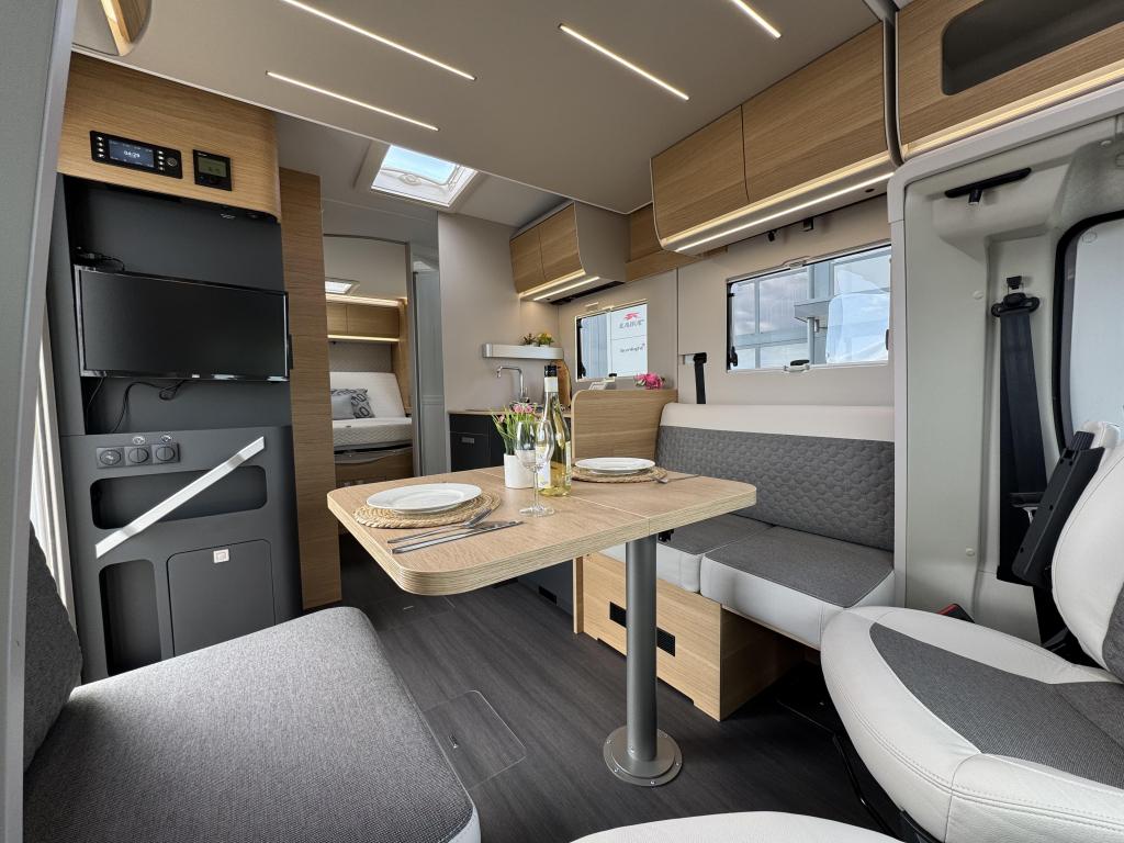 Adria Matrix 650 DC NIEUWSTAAT PAASSHOW 3000 KORTING, Automaat, Fiat, Bedrijf, Diesel