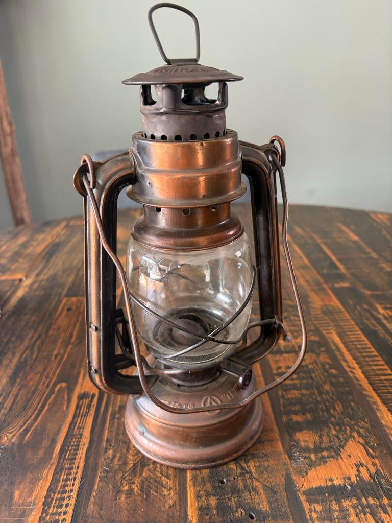 Oude koperkleurige lantaarn. / Oude stormlantaarn, Ophalen of Verzenden