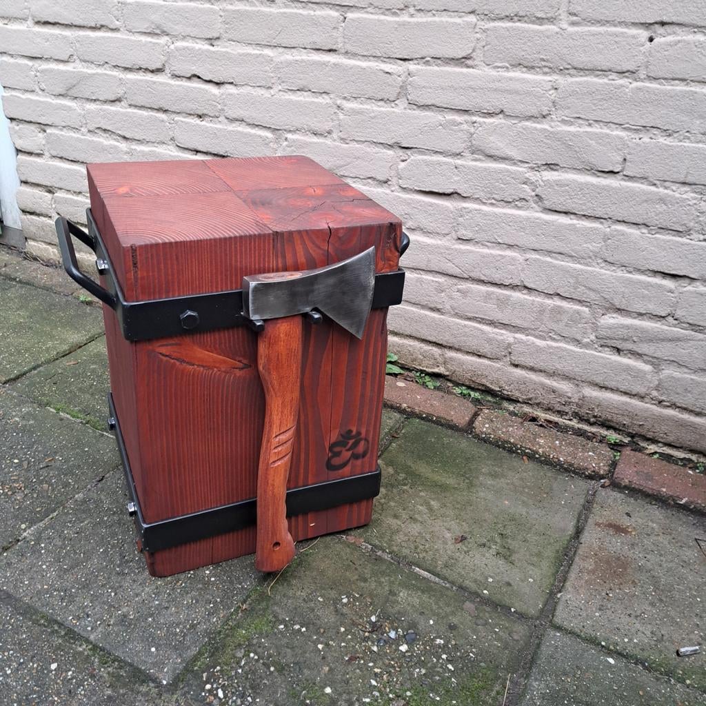 Originele hakblok met bijl.voor de vrouw/vriendin, Tuin en Terras, Ophalen of Verzenden, Nieuw