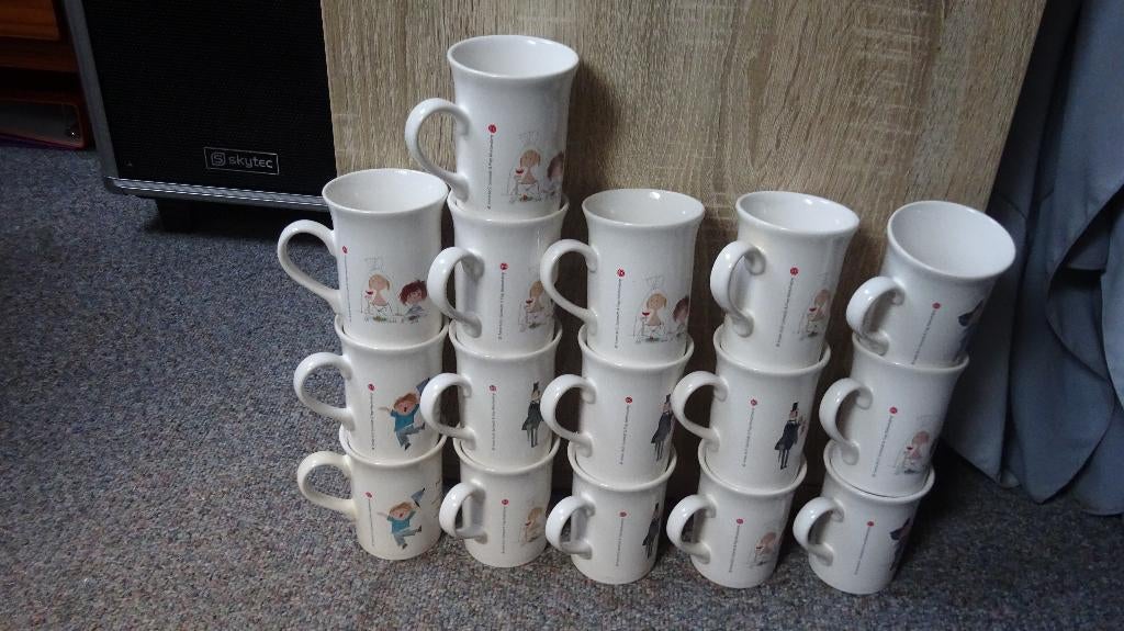 17 Koffiemokken Van Douwe Egberts Van Aardewerk., Ophalen of Verzenden, Zo goed als nieuw, Overige stijlen, Kop(pen) en/of Schotel(s)