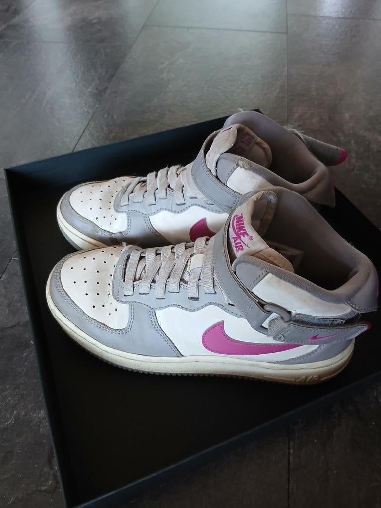 Mooie Nike sneakers wit/grijs/paars, Ophalen of Verzenden