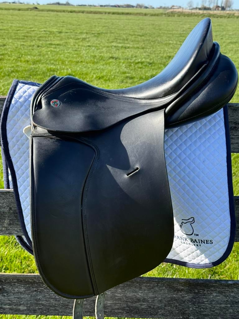 KN Allegro Dressuurzadel, Dieren en Toebehoren, Paarden en Pony's | Zadels, Ophalen, Zo goed als nieuw, Dressuur