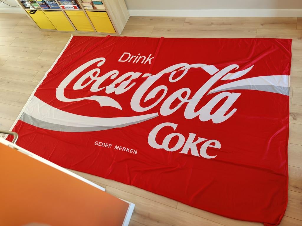 Coca Cola vlag rood wit groot. +/- 2.90 bij 1.90, Diversen, Ophalen