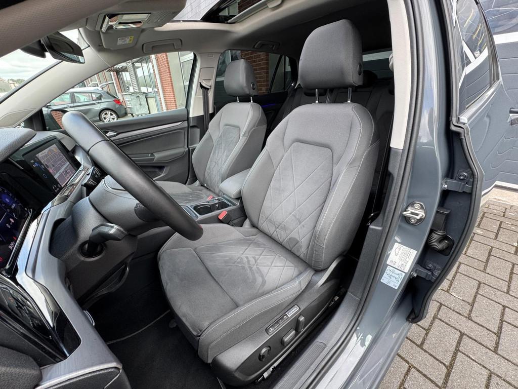 Volkswagen Golf 1.5 TSI 150PK Style IQ LED ACC Pano Carplay, Voorwielaandrijving, Zwart, 4 cilinders, 150 pk