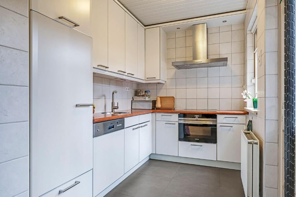 Witte keuken met houtkleurig blad, Ophalen, Gebruikt, Wit, Hoekkeuken