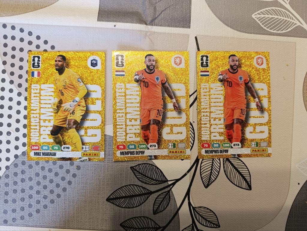 Panini Adrenalin FIFA WK 2026: Maignan & 2x Depay Gold LE, Verzamelen, Sportartikelen en Voetbal, Nieuw, Spelerskaart, Buitenlandse clubs
