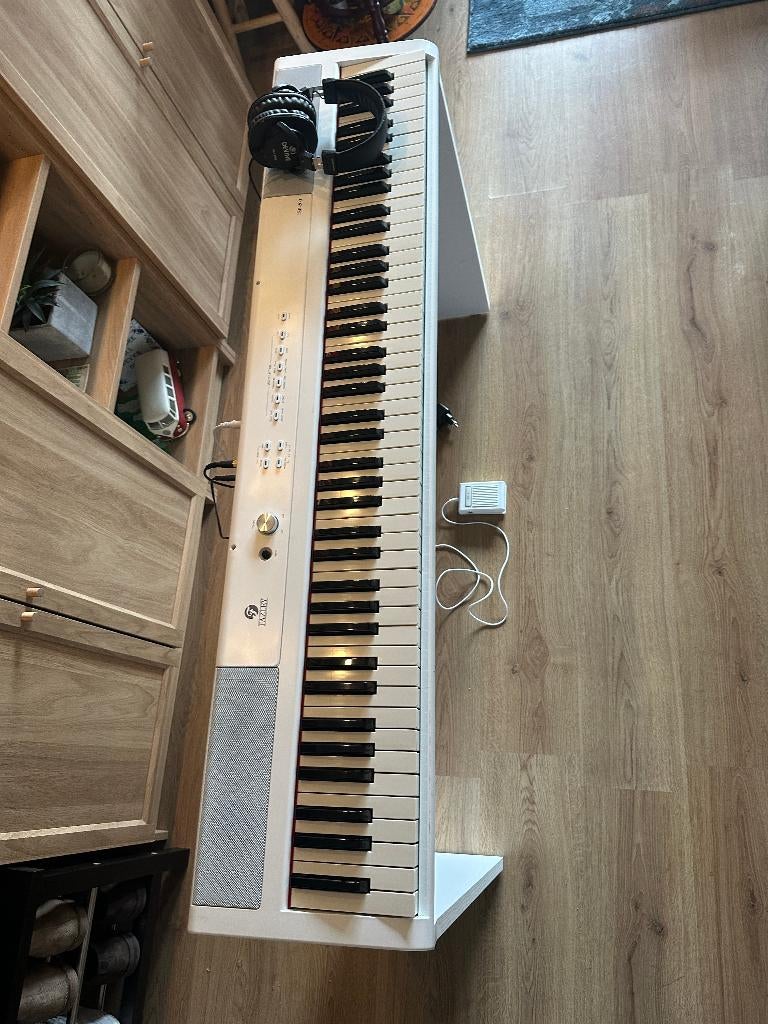 Fazley FSP-200-W + onderstel + koptelefoon (complete set), Muziek en Instrumenten, Ophalen, Wit, Digitaal, Zo goed als nieuw