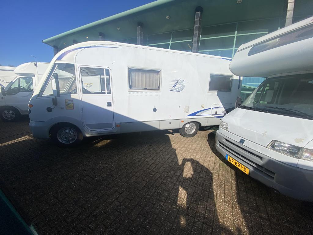 Bürstner I660 Elegance Met AIRCO Fransbed hefbed, Integraal, Ringverwarming, Bürstner, Afzuigkap