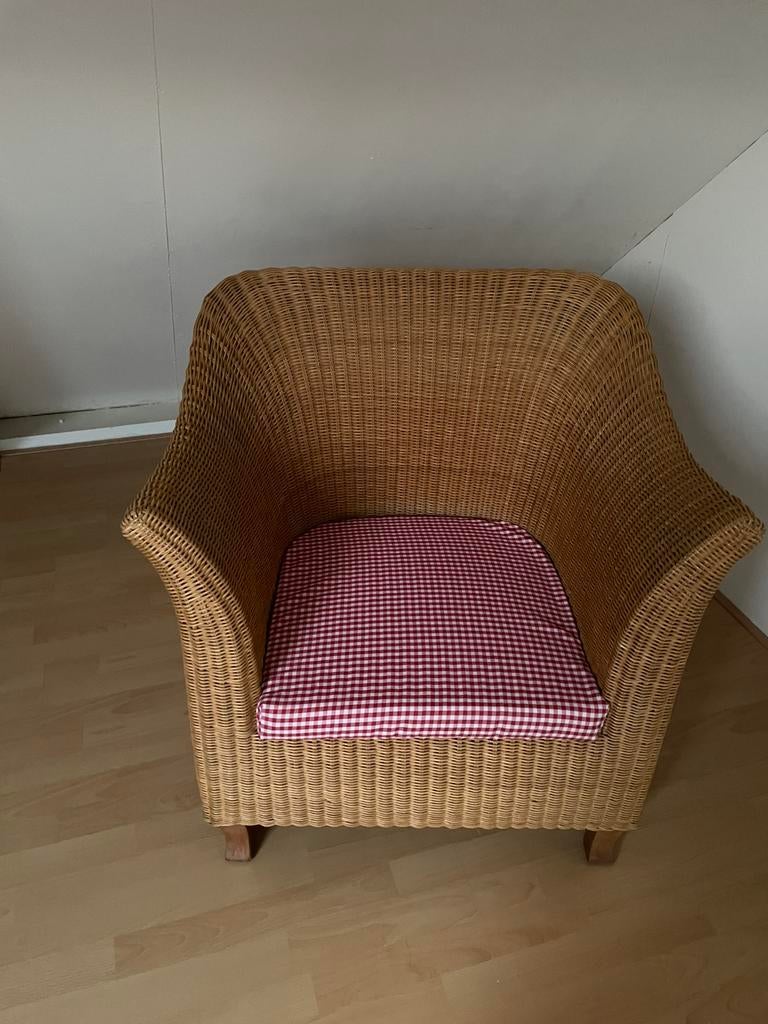 Comfortabele rotan feuteuil met ruiten kussen, Ophalen of Verzenden, Zo goed als nieuw, 75 tot 100 cm, Rotan