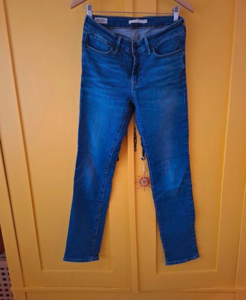 Zgan blauwe slim fit Levis 712, Ophalen of Verzenden, Zo goed als nieuw, Blauw, W27 (confectie 34) of kleiner