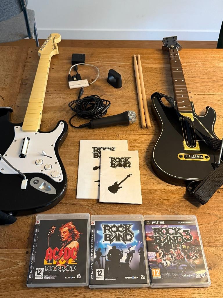 Rock Band/Guitar Hero PlayStation set (compleet met PS3), Ophalen, Muziek, Zo goed als nieuw, Eén computer