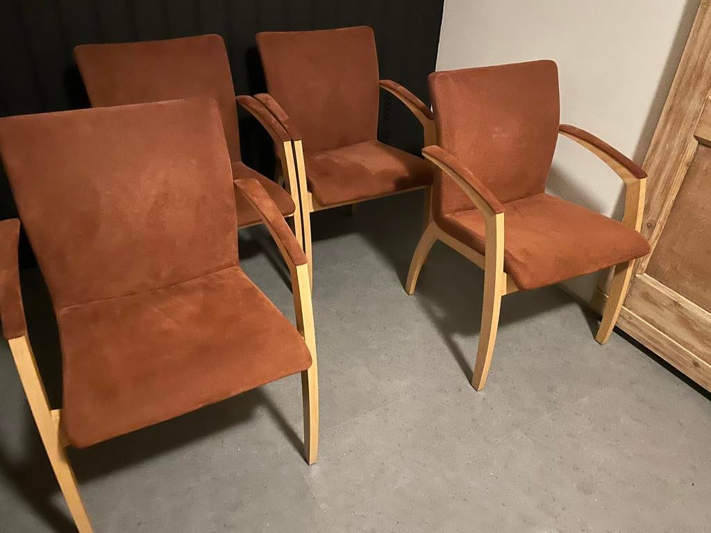 4 x eetkamerstoelen camarilla leolux, Huis en Inrichting, Stoelen, Ophalen of Verzenden, Zo goed als nieuw, Stof