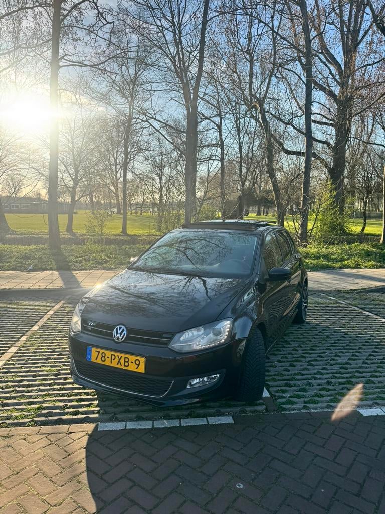 Volkswagen Polo 1.2 TSI 77KW 2011 Zwart|Pano|Carplay|6 bak, Auto's, Volkswagen, Voorwielaandrijving, Euro 5, Stof, 40 €/maand