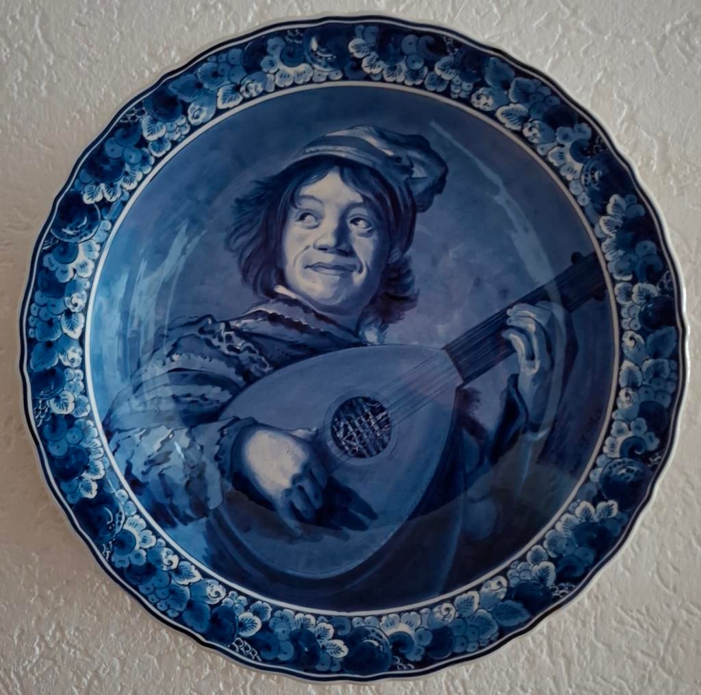 Groot wandbord Porceleyne fles Delft,  de Luitspeler, Antiek en Kunst, Ophalen of Verzenden