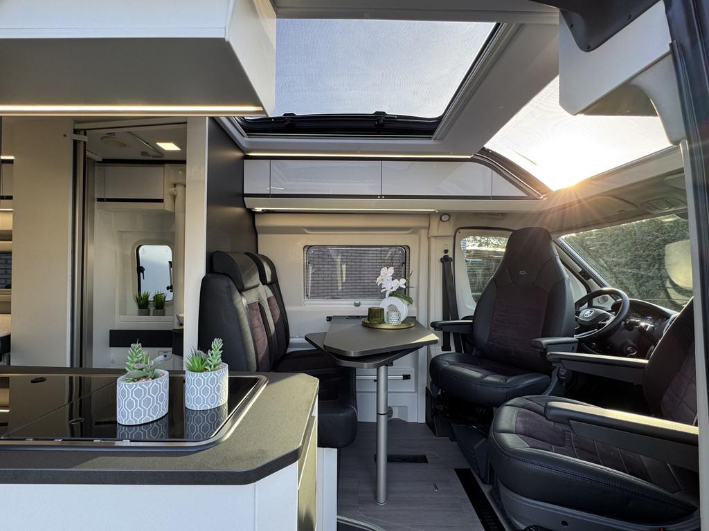 Adria Twin Supreme 640 SGX 180 pk AUTOMAAT 9-Traps Euro6 Fia, Caravans en Kamperen, Automaat, Buscamper of Camperbus, Ringverwarming