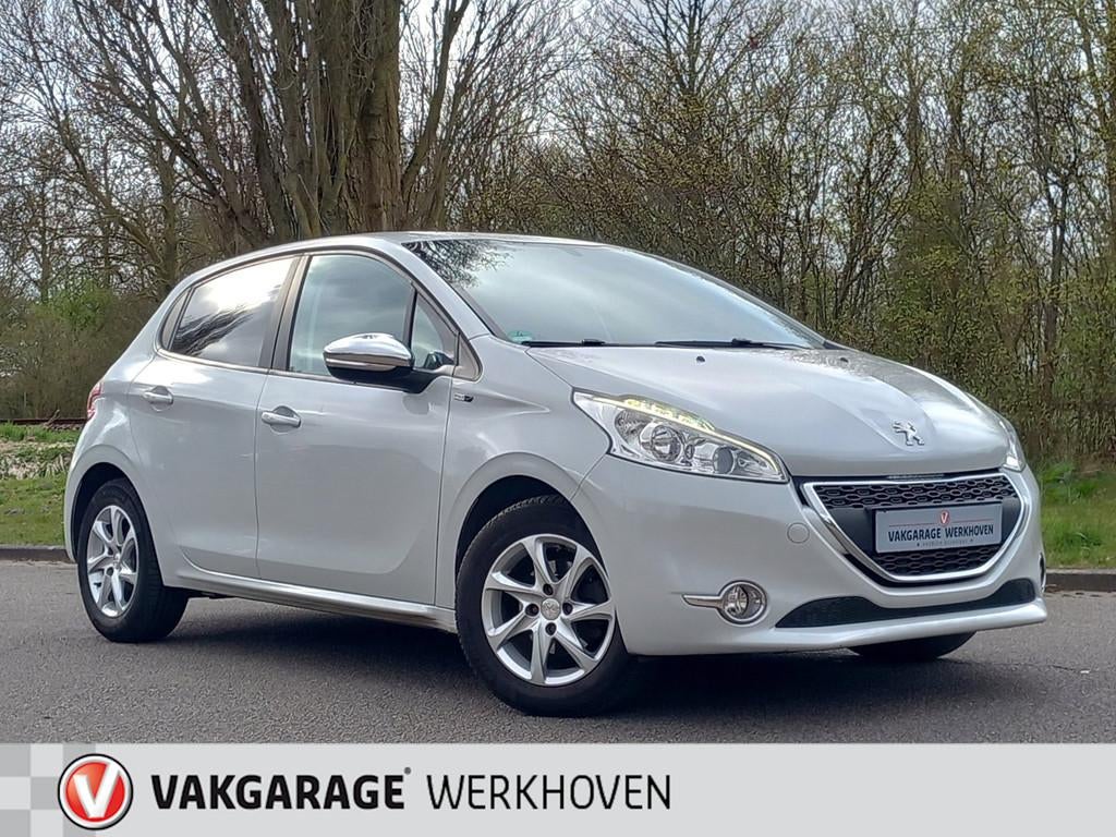 Peugeot 208 1.2 PureTech Style | 5-Deurs | Stoelverwaming |, Auto's, Voorwielaandrijving, Stof, Gebruikt, Zwart